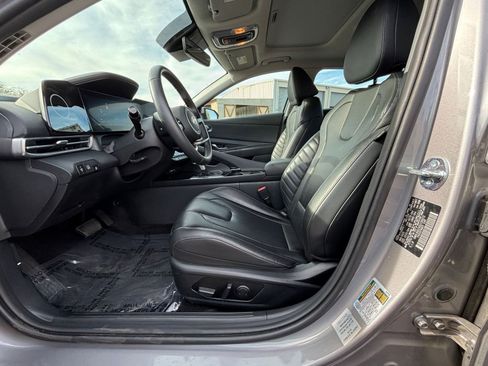 Used 2025 Hyundai Elantra Limited image 27