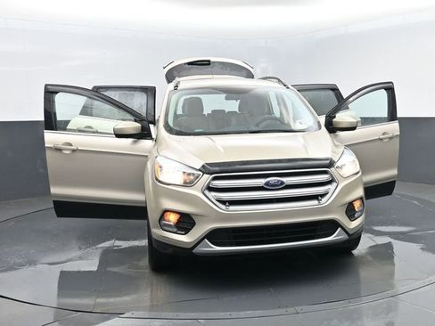 Used 2018 Ford Escape SE image 2