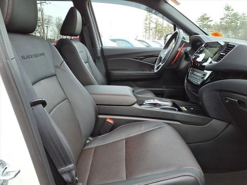 Used 2025 Honda Passport Black Edition image 6