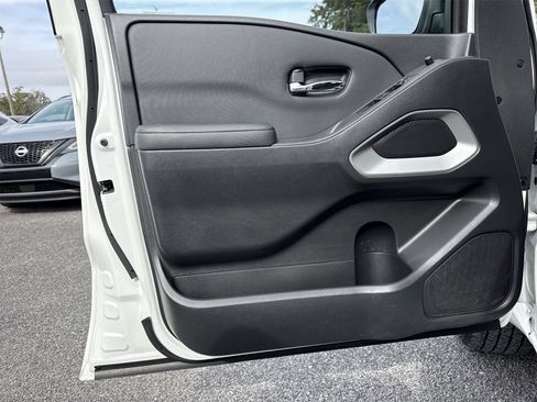 Used 2022 Nissan Frontier SV image 13