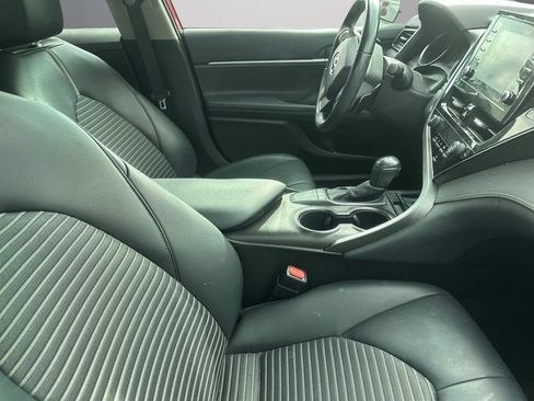 Used 2022 Toyota Camry SE w/ Convenience Package FWD image 10