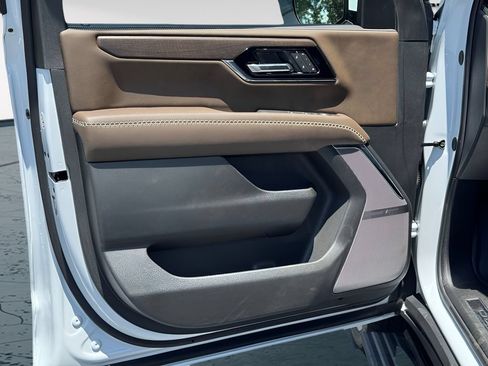 New 2026 GMC Yukon XL Denali Ultimate w/ LPO, Floor Liner Package AWD/4WD image 15