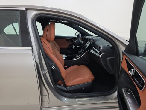 Used 2024 Mercedes-Benz C 300 Sedan image 8