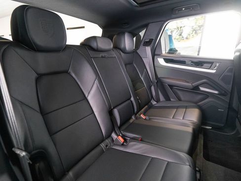 Certified 2025 Porsche Cayenne AWD/4WD image 38