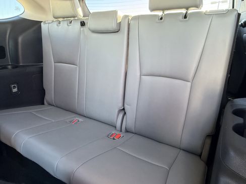 Used 2023 Toyota Highlander XLE image 29