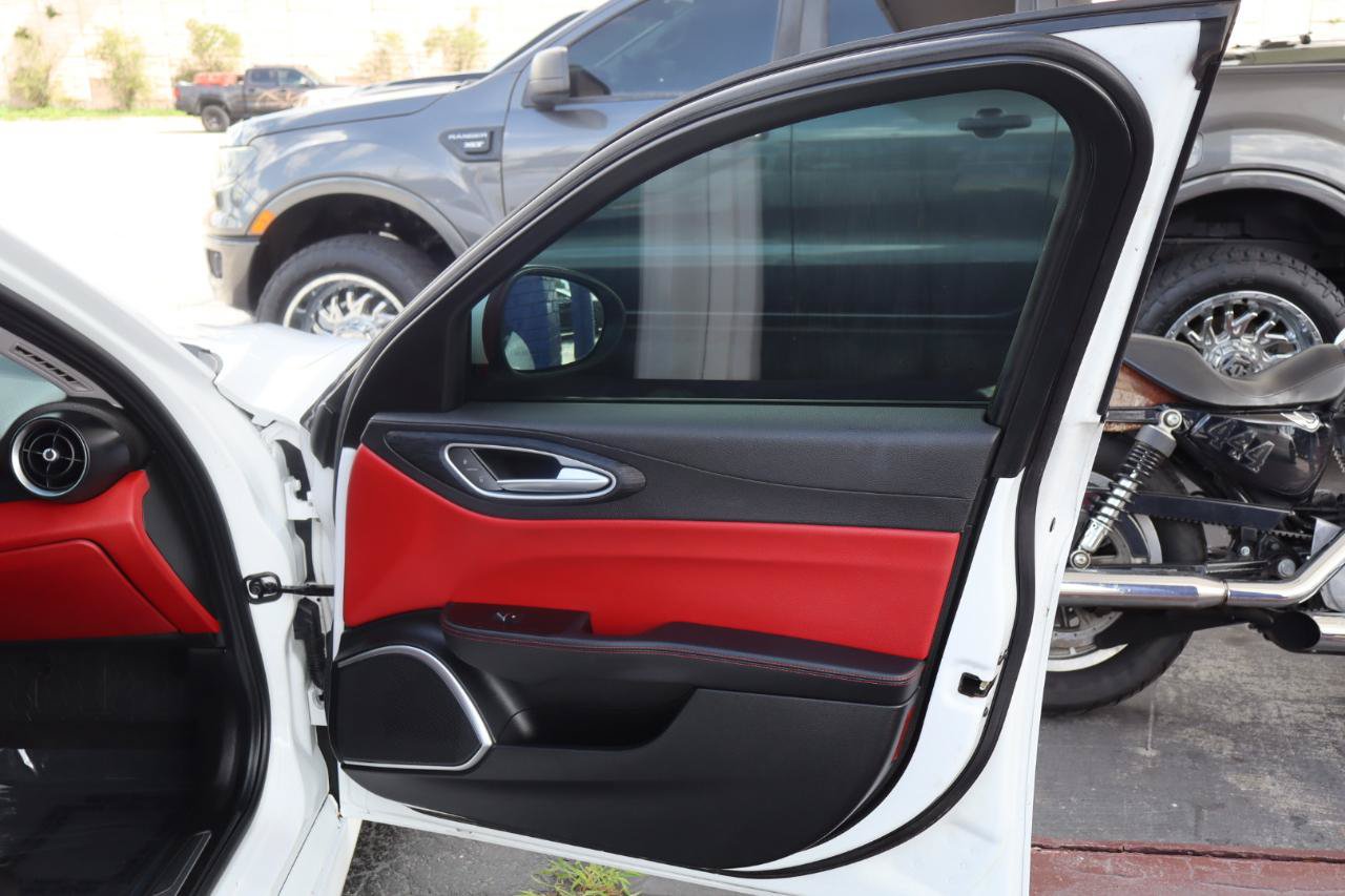 Used 2018 Alfa Romeo Giulia RWD image 15
