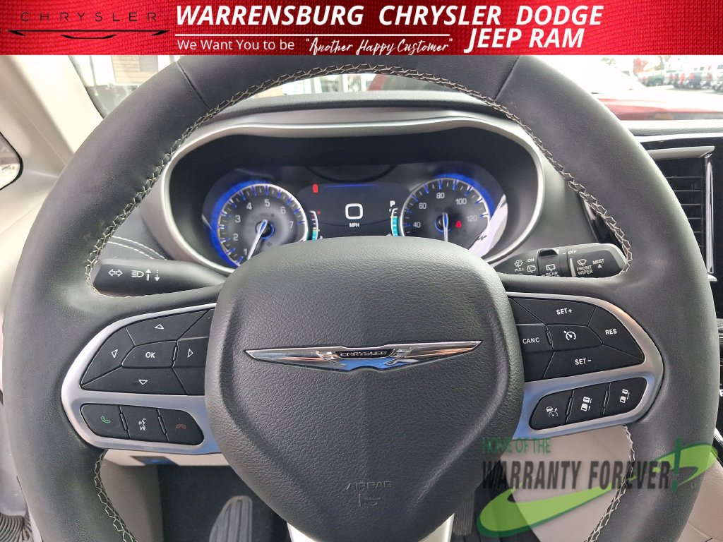 Used 2023 Chrysler Pacifica Touring-L FWD image 21