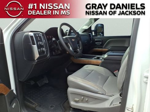 Used 2018 Chevrolet Silverado 1500 LTZ AWD/4WD image 24
