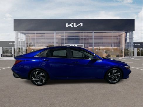 Used 2024 Hyundai Elantra Limited image 9