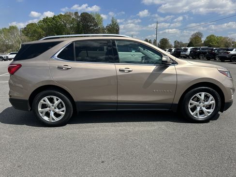 Used 2019 Chevrolet Equinox LT w/ Sun & Navigation Package FWD image 4