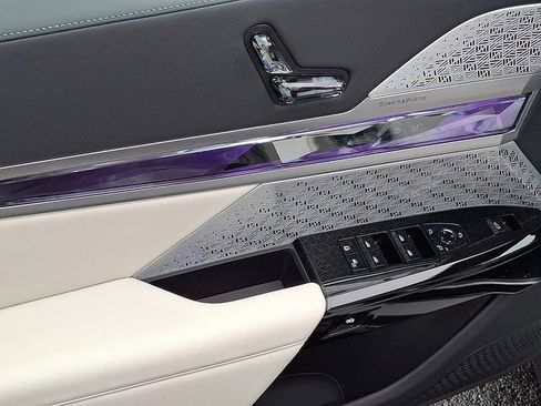 Used 2023 BMW 760i xDrive image 12