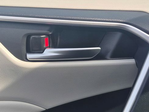 Used 2025 Toyota RAV4 XLE image 22