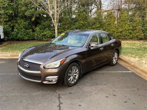Used 2015 INFINITI Q70 3.7 image 3