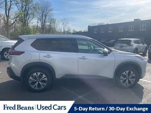 Used 2021 Nissan Rogue SV w/ Premium Package image 9