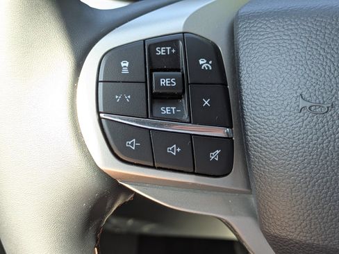 Used 2025 Ford Explorer Active AWD/4WD image 15