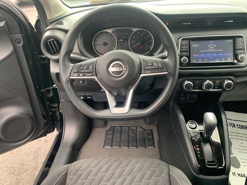 Used 2022 Nissan Kicks S FWD image 13