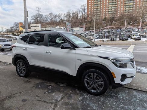 Certified 2023 Kia Seltos S image 5