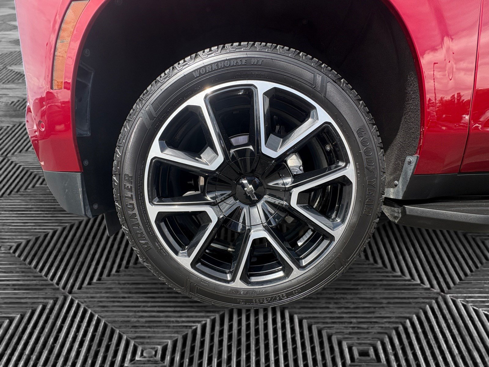 Used 2025 Chevrolet Tahoe RST w/ Comfort Package AWD/4WD image 14