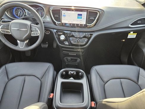 New 2026 Chrysler Pacifica Select image 13