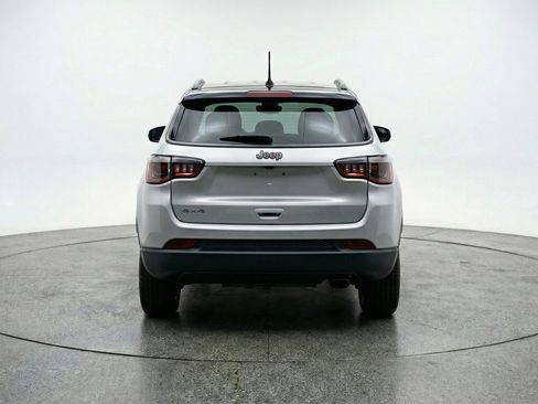 Used 2025 Jeep Compass Trailhawk AWD/4WD image 7