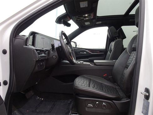 Certified 2023 Cadillac Escalade ESV Sport Platinum w/ LPO, ONYX Package image 8