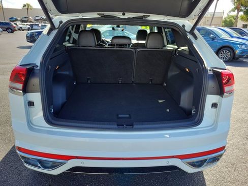 Certified 2022 Volkswagen Atlas Cross Sport SEL R-Line image 13