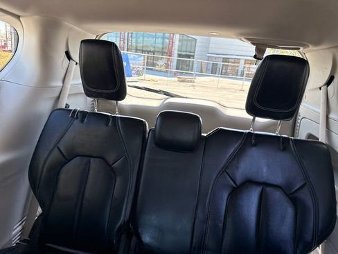 Used 2023 Chrysler Pacifica Touring-L FWD image 24