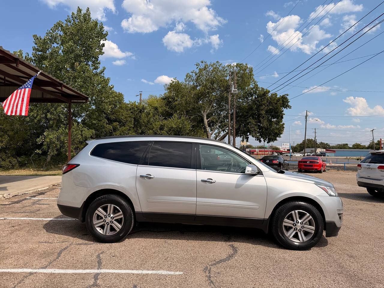 Used 2017 Chevrolet Traverse LT FWD image 5