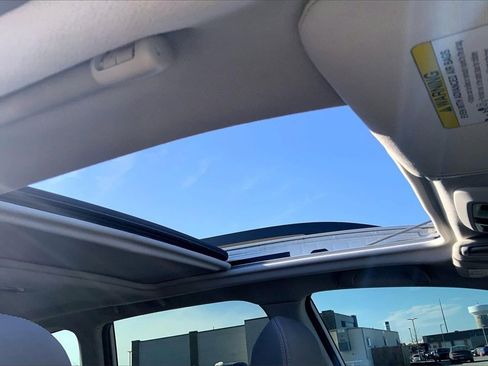 Used 2017 Subaru Forester 2.5i Limited image 21