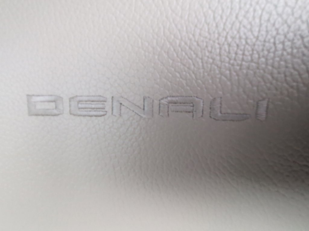 Used 2021 GMC Yukon XL Denali w/ Denali Premium Package RWD image 11