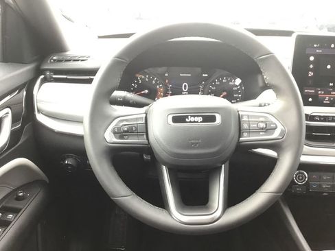 Used 2024 Jeep Compass Limited image 13