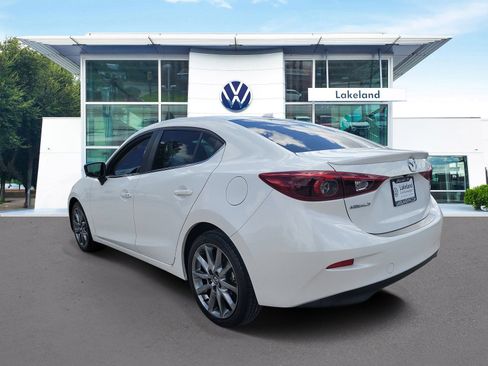 Used 2018 MAZDA MAZDA3 Grand Touring w/ Premium Equipment Package FWD image 4