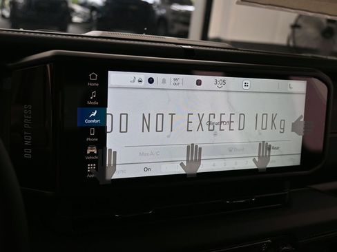 Used 2024 Jeep Gladiator Sport w/ Premium Package image 17