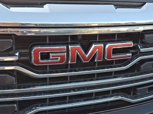 Used 2025 GMC Sierra 1500 SLT AWD/4WD image 6