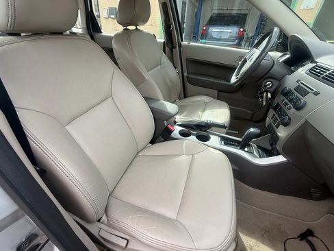 Used 2010 Ford Focus SEL FWD image 5