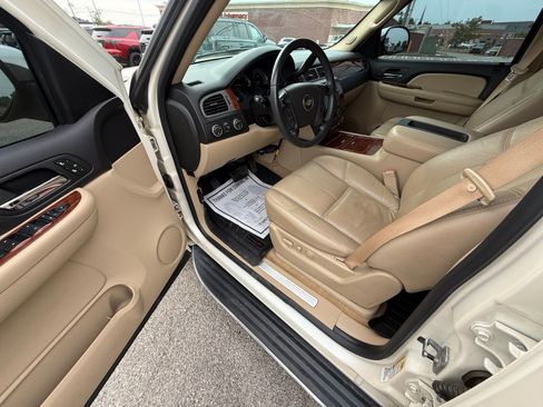 Used 2008 Chevrolet Tahoe LTZ w/ LTZ Preferred Equipment Group AWD/4WD image 14