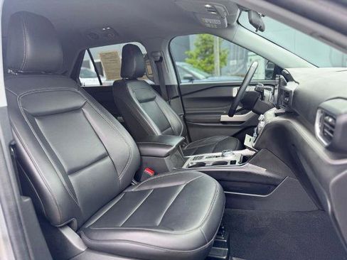 Certified 2022 Ford Explorer XLT w/ Equipment Group 202A RWD image 24