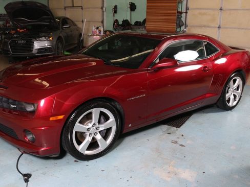 Used 2010 Chevrolet Camaro SS RWD image 3