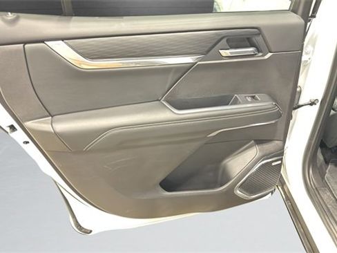 Used 2025 GMC Acadia Elevation image 41