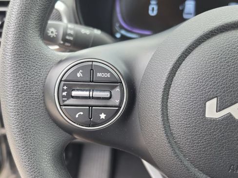 Certified 2025 Kia Soul LX w/ LX Technology Package FWD image 18