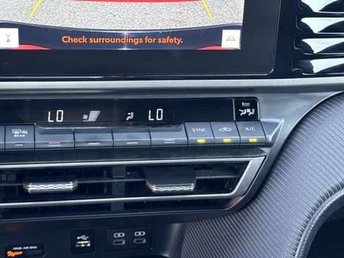 Used 2025 Toyota Camry SE FWD image 24