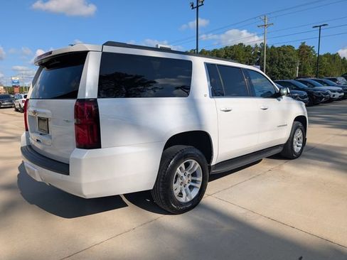 Used 2020 Chevrolet Suburban LT w/ Luxury Package RWD image 3