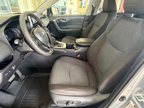 Used 2025 Toyota RAV4 XLE AWD/4WD image 16