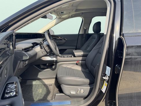 New 2026 Lincoln Nautilus Reserve w/ Jet Appearance Package AWD/4WD image 12
