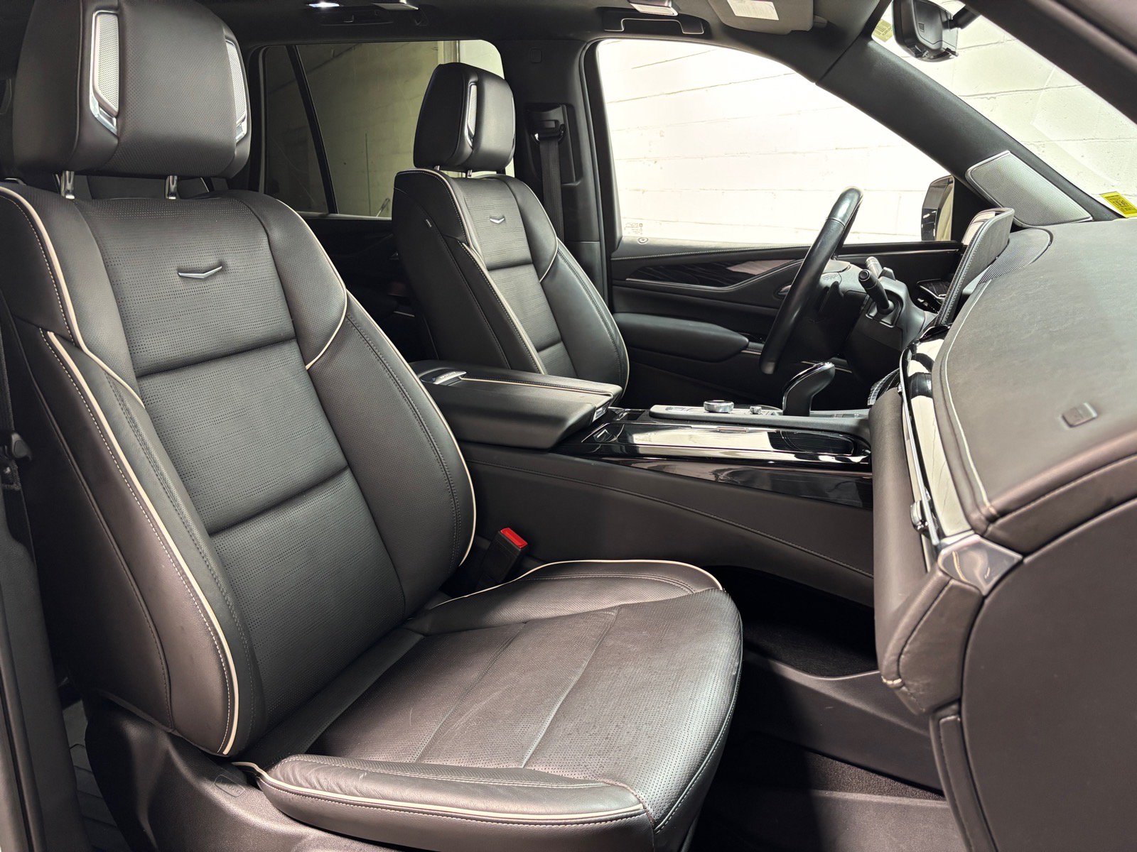 Used 2023 Cadillac Escalade Sport w/ LPO, ONYX Package AWD/4WD image 31