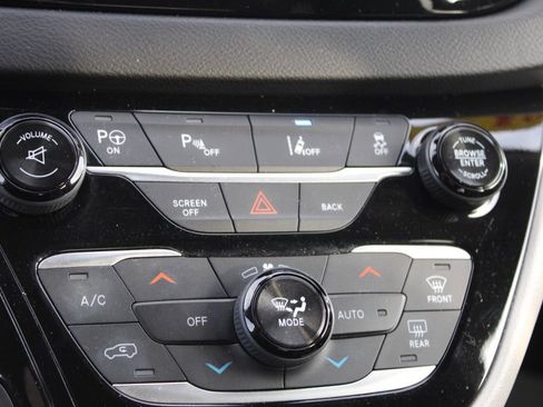 Used 2017 Chrysler Pacifica Touring-L Plus w/ Advanced Safetytec Group image 45