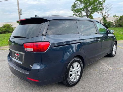Used 2017 Kia Sedona LX w/ LX Essentials Premium Package FWD image 7