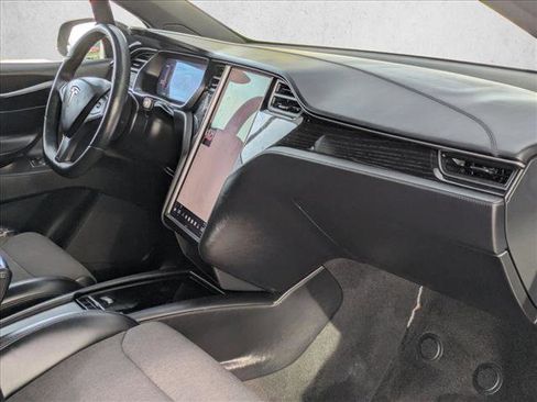 Used 2018 Tesla Model X 75D image 23