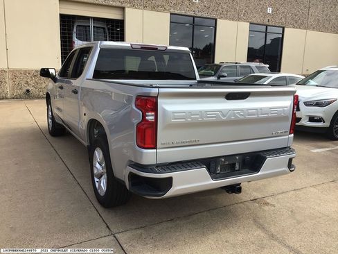 Used 2021 Chevrolet Silverado 1500 Custom w/ Safety Confidence Package image 4