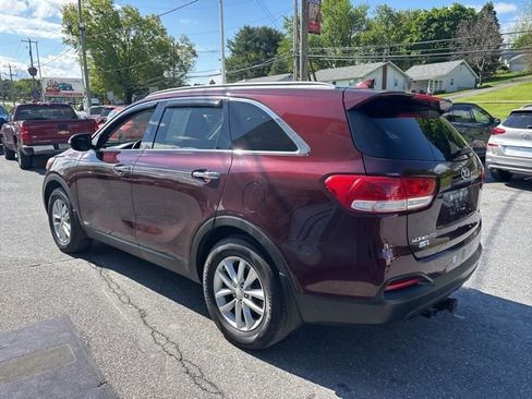 Used 2017 Kia Sorento AWD w/ LX Convenience Package image 4